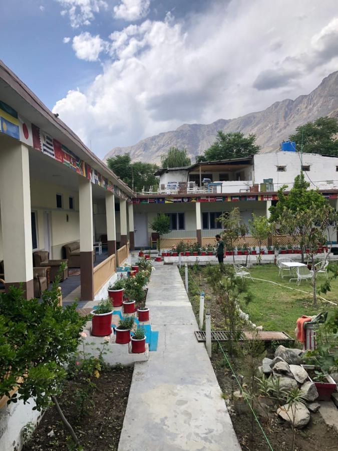 Madina Hotel 2 Gilgit Exterior foto
